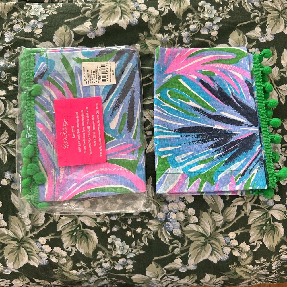 Lilly Pulitzer GWP Guest Towels - Picture 2 of 2
